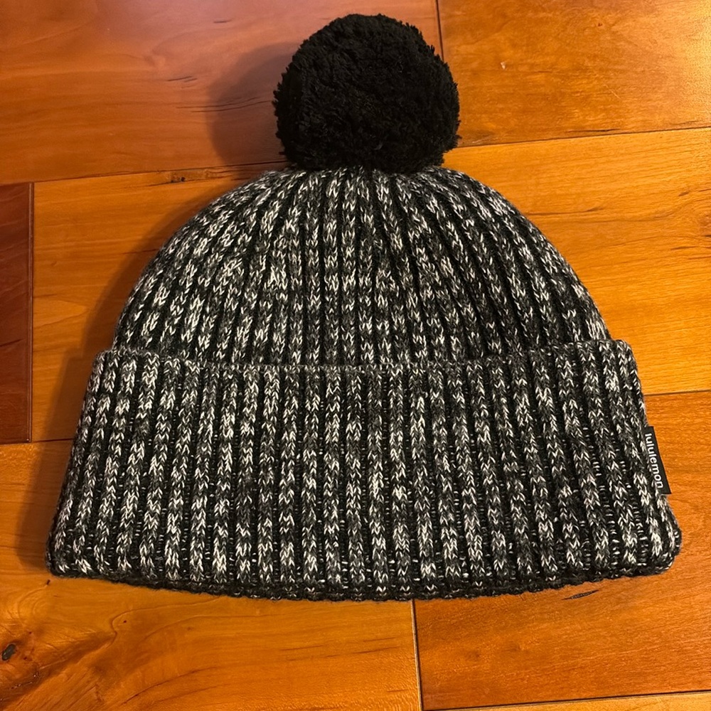 Lululemon Textured Fleece Pom Beanie